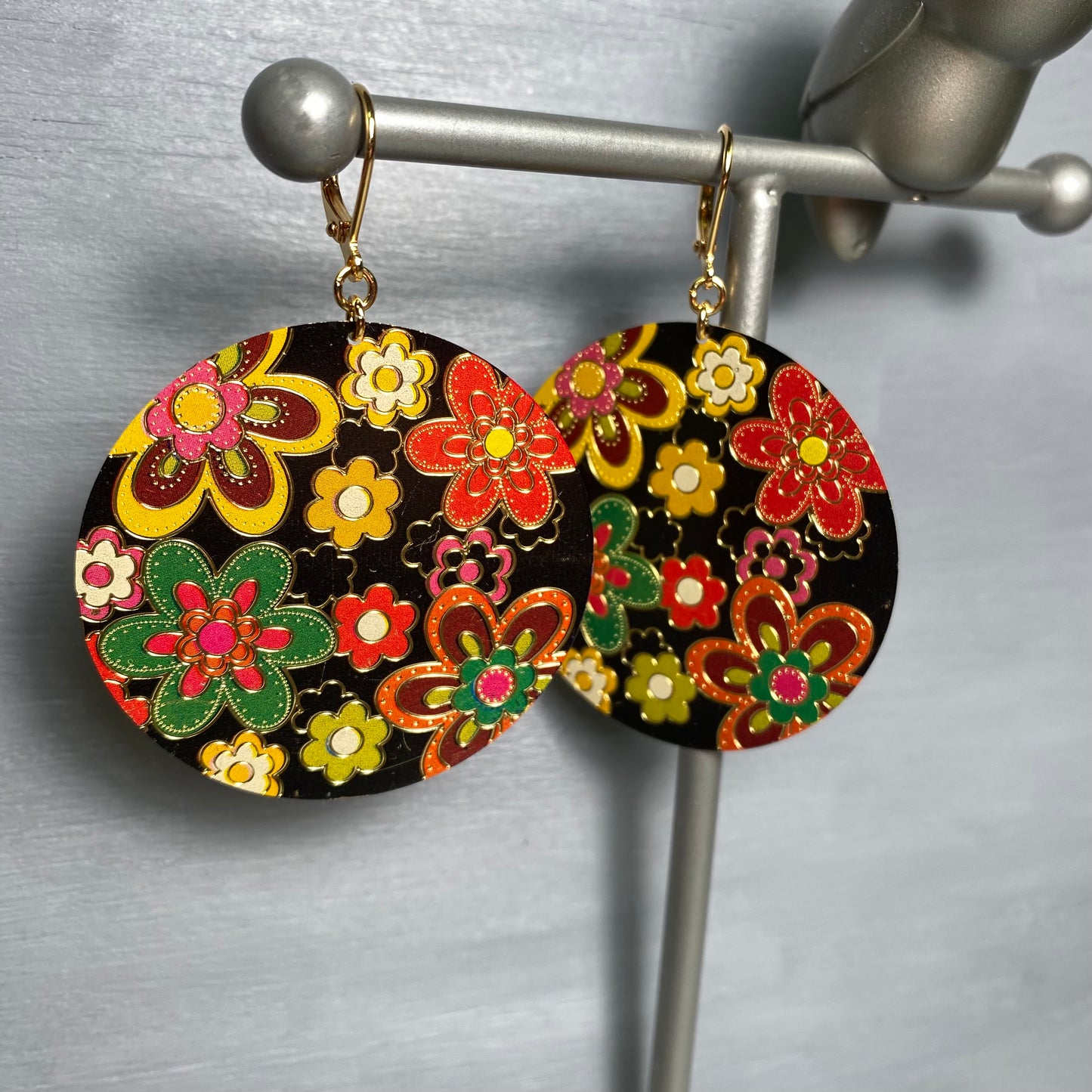 Retro Daisy Engraved Earrings